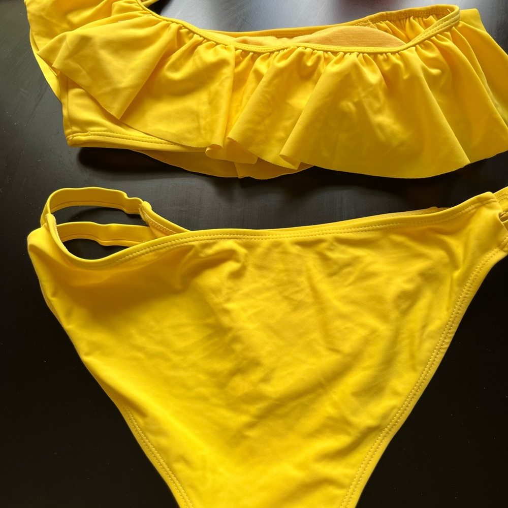 Yellow bikini set - Picture 6 of 8
